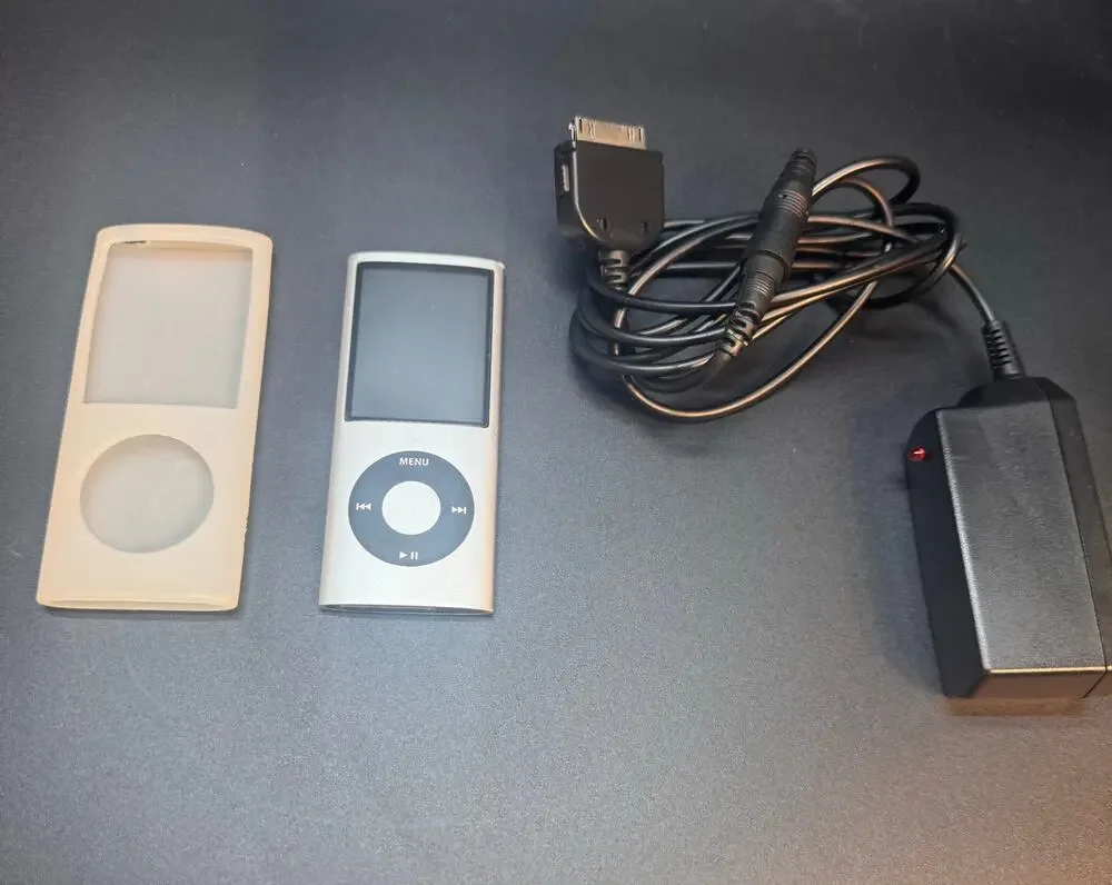 Apple iPod Nano 8GB model A1285 - works perfect